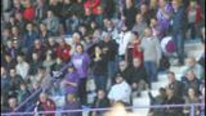 Les supporters chantent La Marseillaise au stade Chanzy