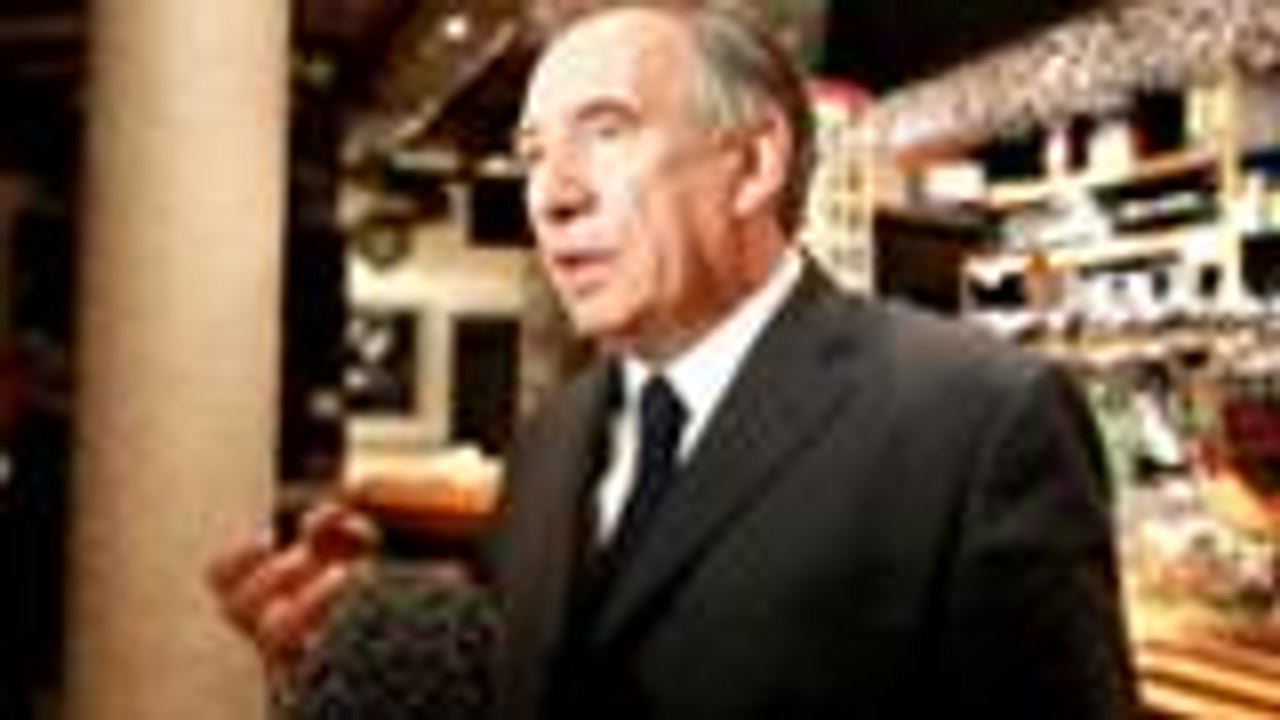 Bayrou parle des négociations UMP-UDI-MoDem pour les cantonales 2015