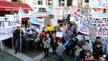 Manif des parents contre les fermetures de classes