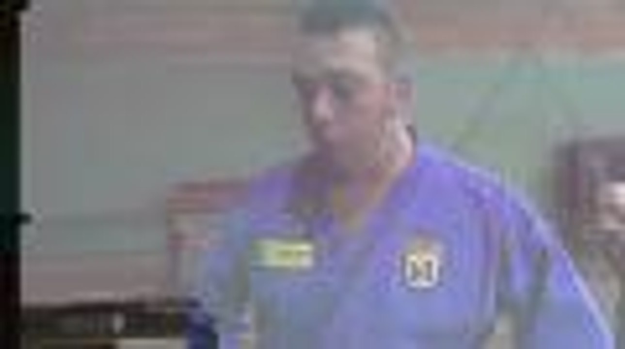 Il raconte comment casser des tuiles avec son tibia