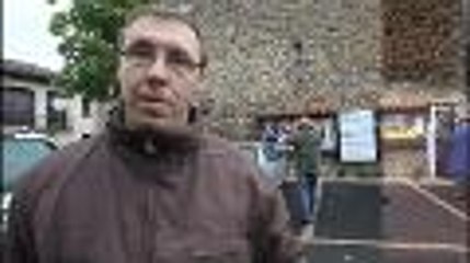 Le Front national colle des affiches en Charente Limousine