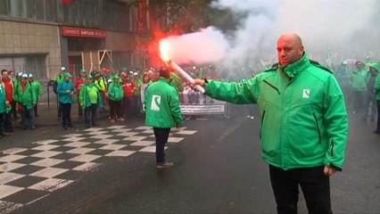 Belgique : les fonctionnaires manifestent dans les rues de Bruxelles - Le 31/05/2016 à 20:26
