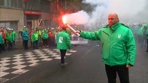 Belgique : les fonctionnaires manifestent dans les rues de Bruxelles - Le 31/05/2016 à 20:26