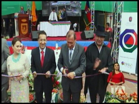 Después de cuatro años de construcción se inauguró el Mercado de Otavalo