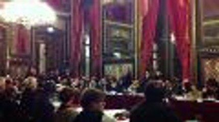 Bonnefont dénonce un "simulacre de démocratie"