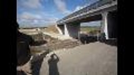 Les agriculteurs bloquent le chantier de la LGV à Benest