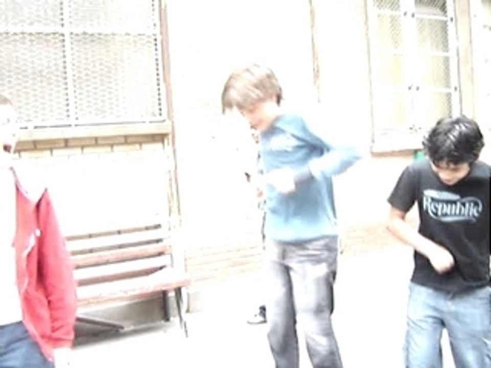 boys funny dance