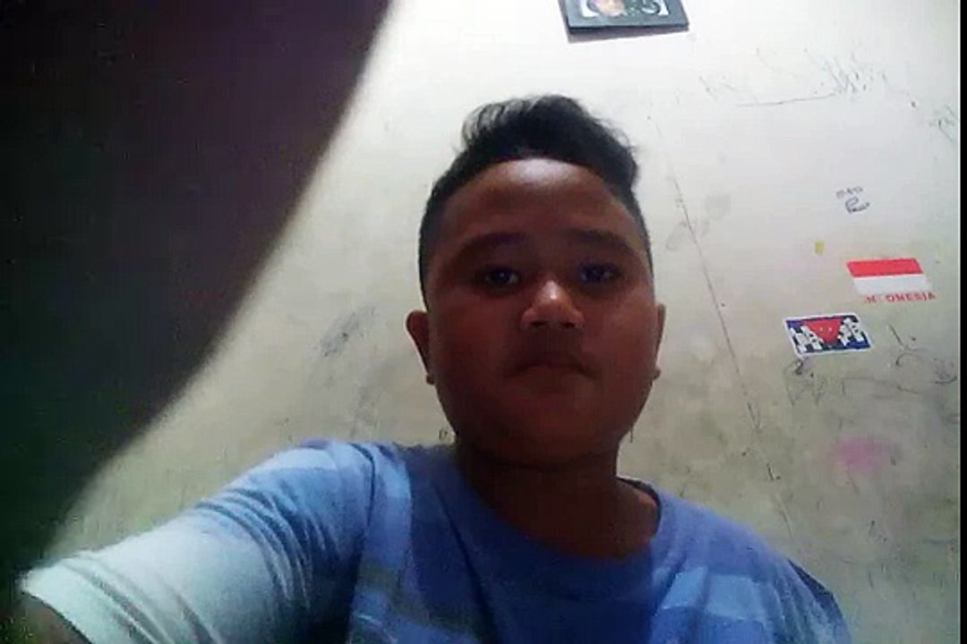 BILAL MAKAN MIE INDOMIE RENDANG