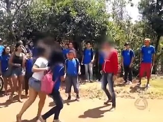 Briga por causa de cheiro do perfume termina com aluna de 15 anos morta a facadas na escola.