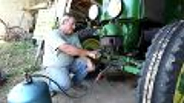 Exposition de tracteurs anciens à Magnac-Lavalette