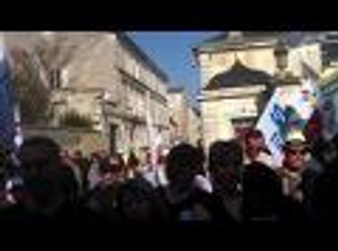 Manif contre la carte scolaire devant la préfecture (vidéo Anne Kerjean)