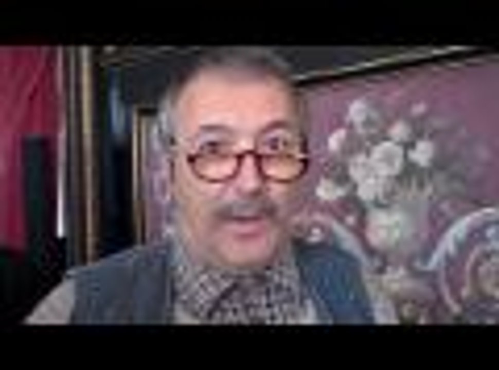 Le comité des fêtes de Ménétreux sème une joyeuse pagaille à la mairie d'Angoulême (vidéo Renaud Joubert)