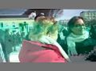 Eva Joly arrive à Angoulême