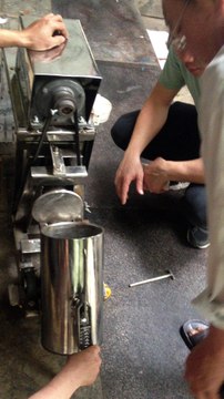 Máy đùn xúc xích , máy đùn nem chua giá rẻ LH 0934 468 222