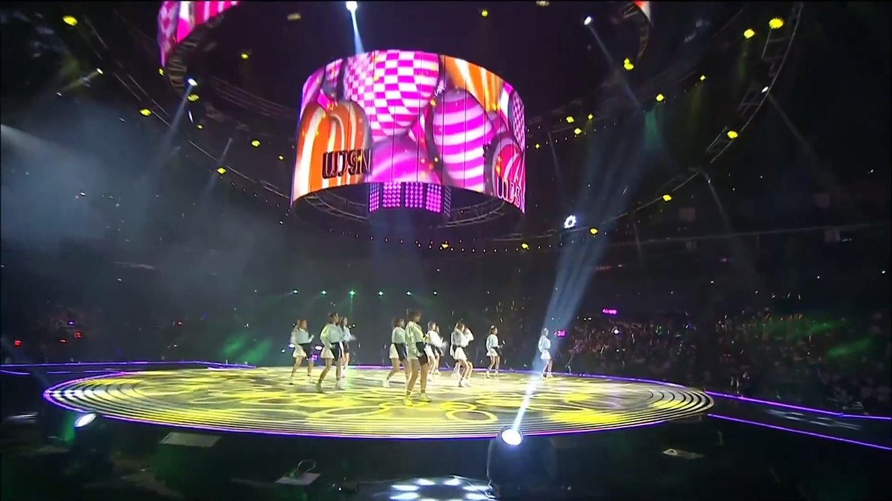 160528 宇宙少女- Mo Mo Mo + Catch Me  @ M! Countdown in Shanghai