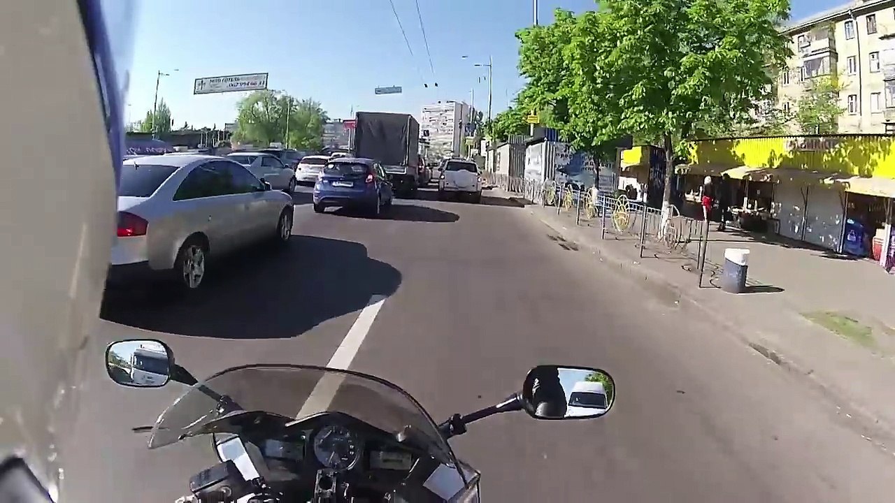 Un motard court après un voleur