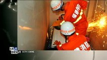 Chine : Un homme se coince la tête dans sa machine à laver ! Des pompiers viennent à son secours - Regardez