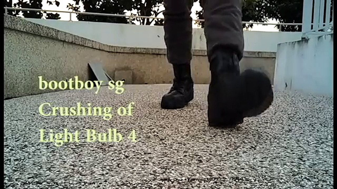Tactical boots Vs Light bulb 4
