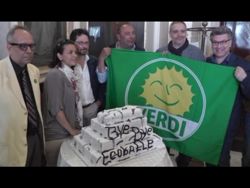 Napoli - "Bye bye ecoballe", il party dei Verdi (30.05.16)