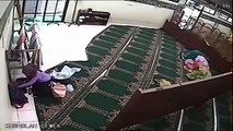A Woman Caught on Camera While Doing Shameful Activities in Mosque