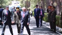 Başbakan Yıldırım, Kıbrıs Türk Barış Kuvvetleri Komutanlığı'nı Ziyaret Etti