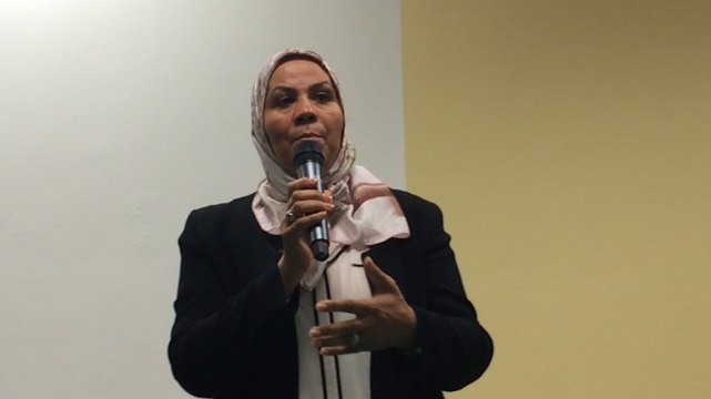 Latifa Ibn Ziaten devant les élèves