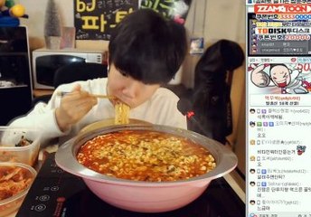 Sadece Yemek Yiyerek Para Kazanıyor