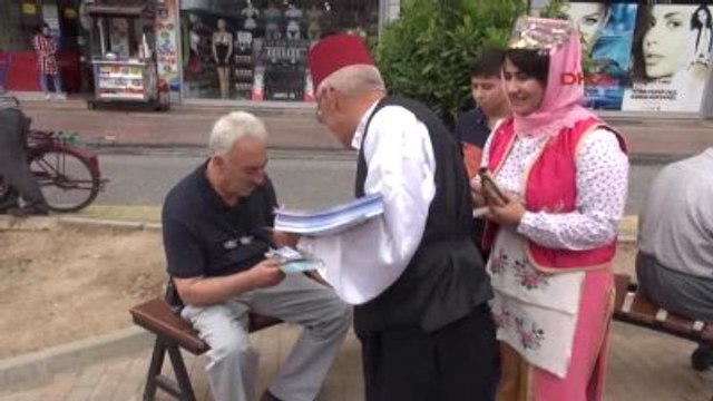 Mersin'de Vatandaşa Davul Zurnalı 'Ferman' Dağıtımı