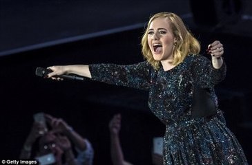 Ünlü Şarkıcı Adele, Konserde Hayranını Azarladı