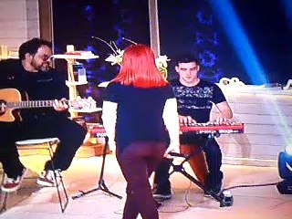Atriz Global caracteriza Rockeira Rita Le e encanta fãs no Prog."Encontro"
