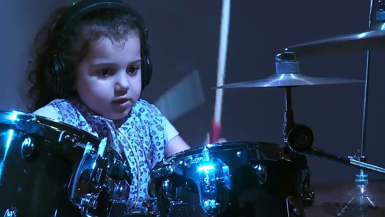 Eduarda Henklein, une incroyable batteuse de 5 ans