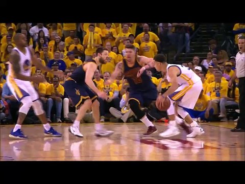 Stephen Curry fait danser Matthew Dellavedova avant de planter le step-back 3