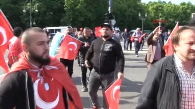 Berlin'de Sözde ?ermeni Soykırımı? Karar Tasarısı Protestosuna Yoğun Katılım