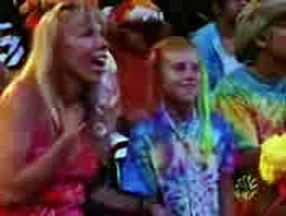 Amazing girl PLAYING DANGEROUS GAME