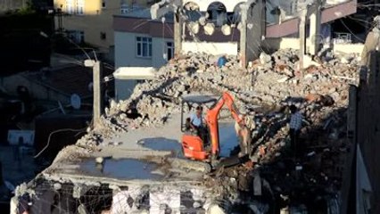 Bina Yıkımı İçin İş Makinesini 6. Kata Çıkardılar