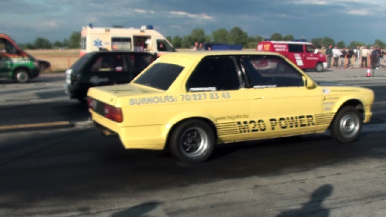 BMW E30 M20 Vs. Opel Corsa Turbo