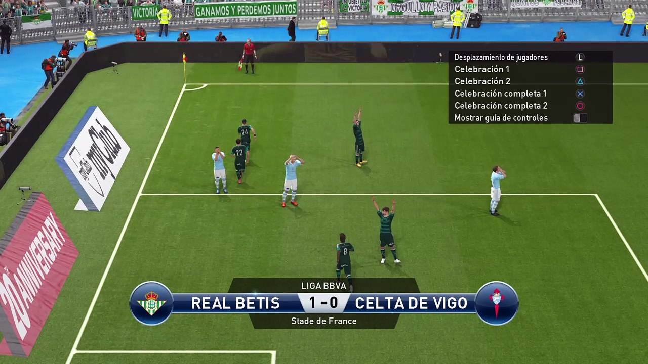 Pro Evolution Soccer 2016 cabezazo