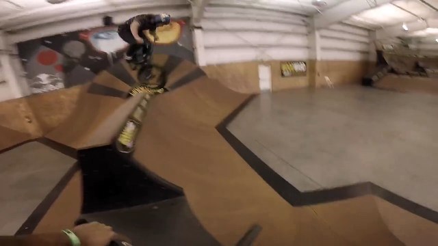 Adrénaline - BMX : Mike Clark impressionnant sur le guidon de son BMX !