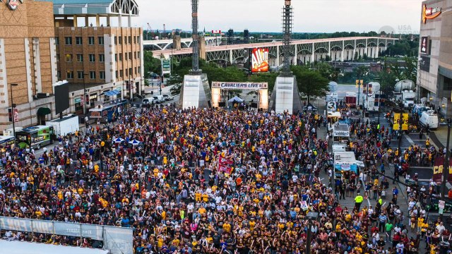 Whose fans are better: Cavaliers or Warriors?