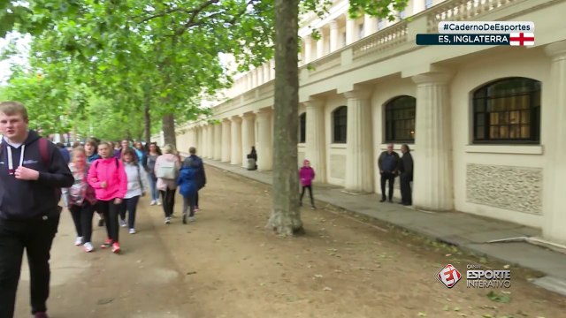 Pelé organiza leilão com objetos pessoais históricos