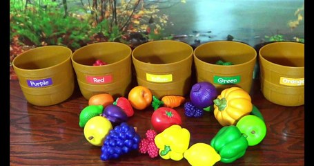 Descargar video: LEARN COLORS, Fruits & Veggies with Sorting Fruits and Vegetables Color Toy Basket Set!