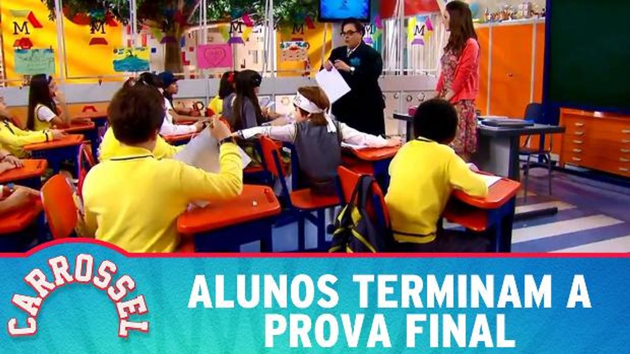 Alunos terminam a prova final