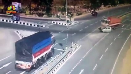 Five killed in A Horrific Accident Near Kamareddy Town  Nizamabad - CCTV Fo
