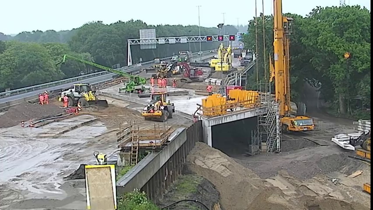 Creuser un tunnel sous une autoroute en 2 jours seulement aux Pays-Bas ! Time lapse impressionnant