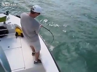 낚시 중 이런 상황도 있네