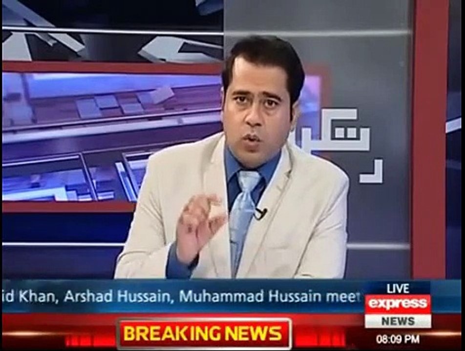 Anchor Imran Khan plays the video of contradictory statements of Mariam Nawaz in 2011 and 2016 regrading her London prop