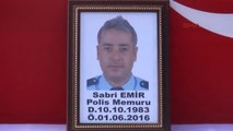 İzmir Şehit Polisin Oğlu, Babasının Telsizini Elinden Bırakmadı