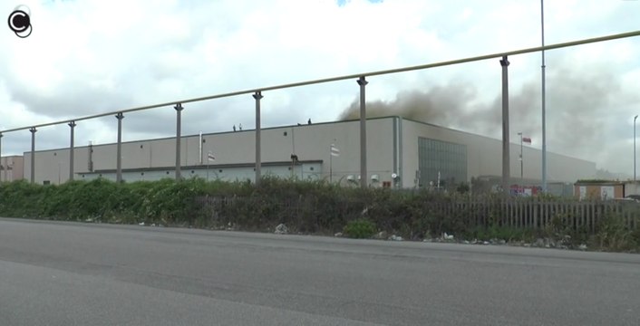 Carinaro (CE) - Deposito Crai in fiamme (02.06.16)