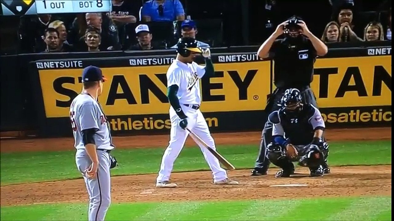 La bière ou la balle de baseball... Moment hilarant