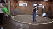 Création d'un ring de combat de Sumo de façon traditionnelle au Japon
